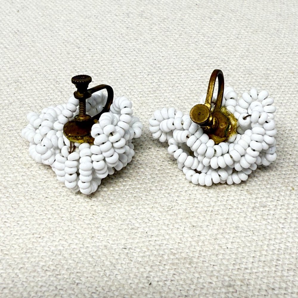 White Seed Bead Knot Earrings Vintage Screw‎ Back Classic Retro - Picture 4 of 7